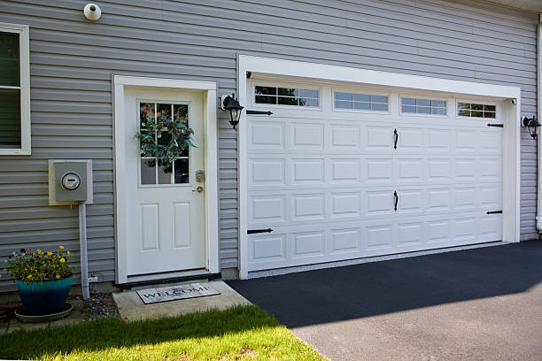 24/7 Emergency Garage Door Panel Replacement experts in Silverton, OH
